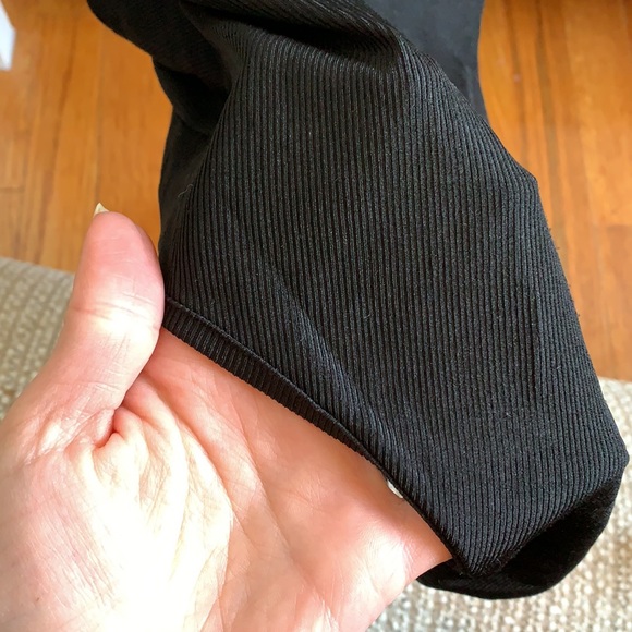 Black v-cut bodysuit - Picture 3 of 3